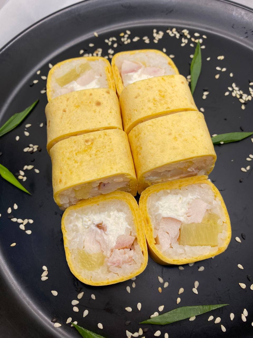 Фото Тортилья с ананасом и копченой курочкой